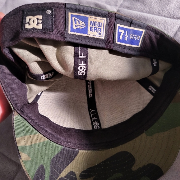 DC FITTED HAT 7 1/4 - Picture 6 of 8